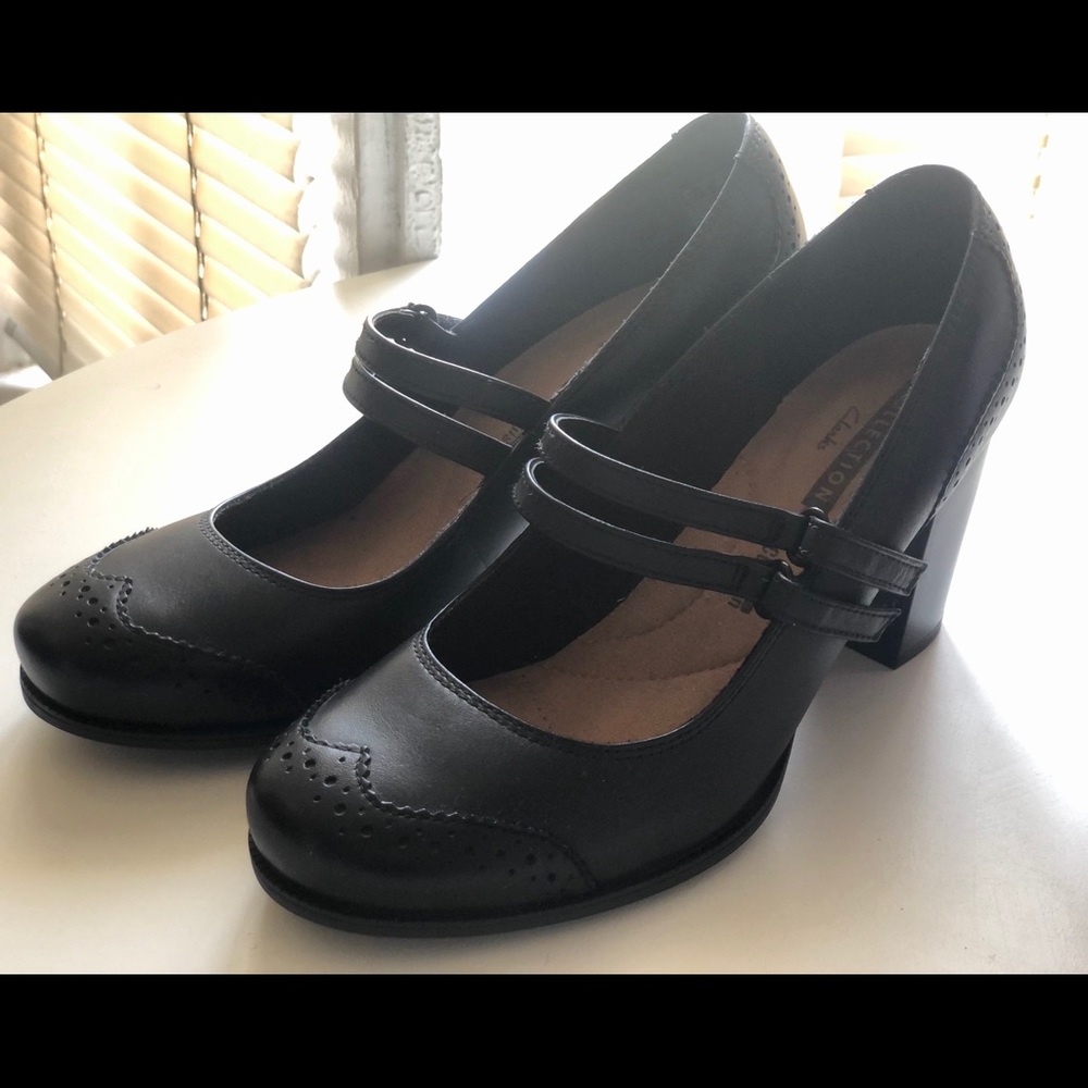 Like New Black Mary Jane Leather Clarks